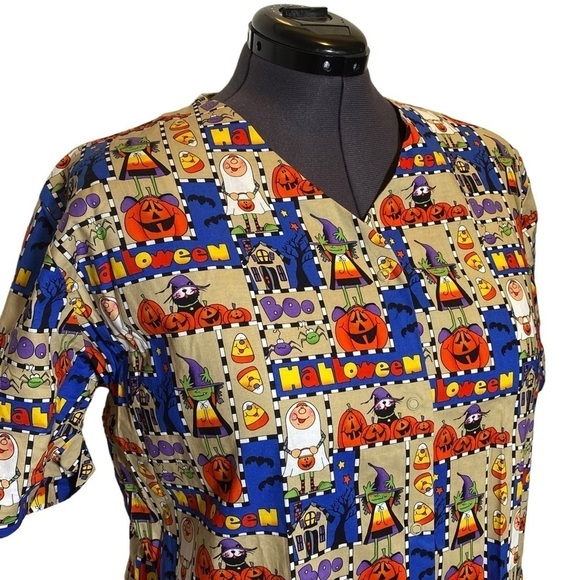 NEW Fundamentals by White Swan women's size XL Halloween Scrub Uniform top - Picture 1 of 8